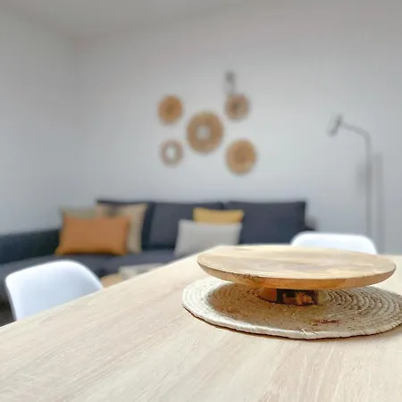 Harmony Beach House - 2br Sea Views Terrace Holiday home